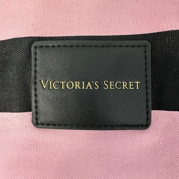 VICTORIA'S SECRET TOTE BAG & MAKEUP TOILETRY BAG 2-PIECE SET PINK AND  BLACK - Picture 6 of 16
